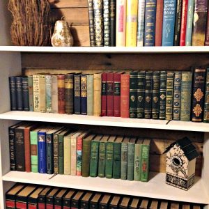 How to Make a Pallet Bookshelf